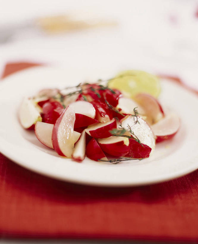 无人,竖图,俯视,室内,特写,白天,餐桌,桌子,苹果,柠檬,萝卜,胡萝卜,蔬菜,餐具,水果,朦胧,模糊,新鲜,布料,碟子,盘,生食,沙拉,薄荷,食品,果实,银丹草,布纹,色拉,沙律,桌布,食物,盘子,餐巾,碟,台布,有机食品,绿色食品,餐台,色拉酱,千岛酱,黄萝卜,番萝卜,斑叶凤梨薄荷,夜息香,益母果,柠果,红萝卜,甘荀,餐桌布,彩图,高角度拍摄,蔬果沙拉,丁香萝卜,胡芦菔金,金笋