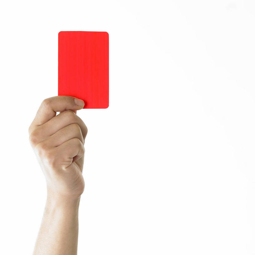 东方人,手,一个人,竖图,室内,特写,白天,白色背景,正面,亚洲,仅一个男性,仅一个人,一张,裁判,握,警告,拿,拿着,黄种人,仅一个年轻男性,手部,警示,握着,摄影,影棚,单手,禁止,提醒,提示,限制,惩罚,违规,处罚,犯规,红牌,裁判员,评判员,危险,男人,男性,年轻男性,亚洲人,半身,彩图,影棚拍摄,拍摄,领导者,组织者