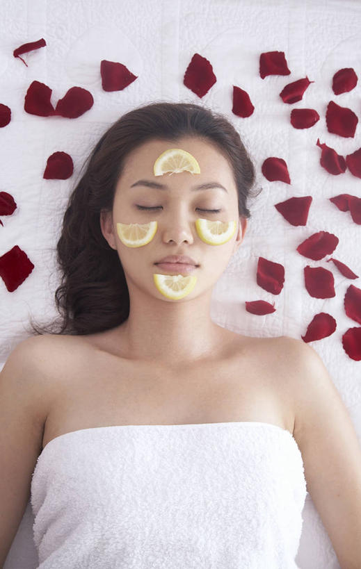 东方人,一个人,躺,闭眼,竖图,俯视,室内,白天,床,柠檬,水果,亚洲,仅一个年轻女性,仅一个女性,仅一个人,切开,新鲜,盛开,纺织物,浴巾,生食,食品,果实,床单,花蕾,黄种人,被子,裸露,花,花瓣,花朵,鲜花,食物,毛巾,花苞,花蕊,切,清洁,有机食品,绿色食品,保暖,被单,裸,剖面,透气,切面,按摩床,防水,储水,耐磨,吸水,卧着,年轻女性,女人,女性,亚洲人,益母果,柠果,闭眼睛,闭着眼,闭着眼睛,躺着,卧,半身,彩图,高角度拍摄,搓背床,理疗床,美容床,指压床