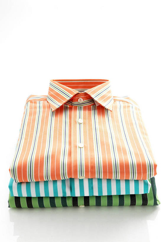 无人,竖图,室内,特写,白天,白色背景,正面,衬衫,静物,一堆,阴影,堆叠,堆积,条纹,反射,纹路,纹理,影子,三件,摄影,影棚,堆,肌理,彩图,影棚拍摄,衬衣,拍摄