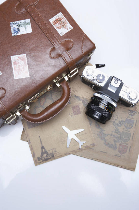 无人,打电话,竖图,俯视,室内,特写,白天,白色背景,静物,电话,手机,相机,阴影,反射,包,影子,旅行包,通讯设备,拍照,数码相机,摄影,影棚,证明,邮票,邮政,一部,旅游包,提包,交流,照相机,沟通,通话,彩图,高角度拍摄,影棚拍摄,拍摄,照相,邮资凭证