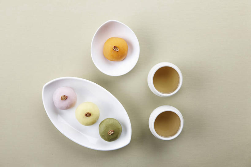 点心,无人,横图,室内,特写,白天,正面,杯子,餐具,灰色背景,碟子,盘,陶瓷,和果子,食品,甜点,甜品,陶瓷制品,小吃,食物,糕点,盘子,容器,水杯,碟,碗,甜食,日式,摄影,影棚,储藏,储存,茶杯,彩图,影棚拍摄,拍摄,日本小吃,贮存