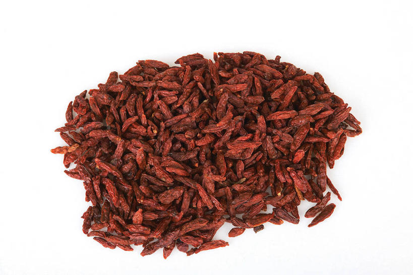 无人,横图,俯视,室内,特写,白天,白色背景,植物,一堆,许多,阴影,堆叠,堆积,反射,影子,果实,草药,药草,很多,中药,红色,摄影,影棚,堆,枸杞子,枸杞,药材,中草药,中药材,本草,苟起子,枸杞豆,枸杞果,血杞子,彩图,高角度拍摄,影棚拍摄,拍摄