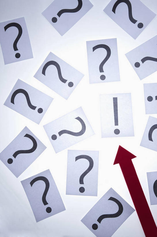 无人,竖图,俯视,室内,特写,白天,白色背景,静物,许多,艺术,纸艺,手工艺品,很多,方向,文化,箭头,红色,纸制品,工艺品,剪纸,摄影,影棚,问号,高雅,指向,感叹号,簇,自信心,品位,剪画,刻纸,彩图,高角度拍摄,影棚拍摄,拍摄