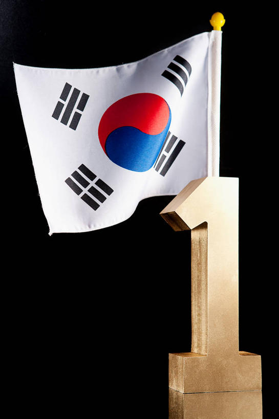 无人,竖图,室内,特写,白天,正面,静物,旗帜,国旗,阴影,黑色背景,反射,标志,数字,文字,影子,字符,文化,标识,一个,红色,蓝色,白色,黑色,祈祷,许愿,摄影,宗教,阿拉伯数字,信仰,影棚,单个,祈求,吉祥,风水,阴阳,吉凶,吉利,晦气,不祥,倒霉,霉运,恶兆,凶险,平安,旗,彩图,影棚拍摄,拍摄,韩国国旗,太极旗