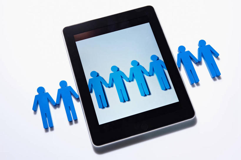 无人,站,横图,俯视,室内,特写,白天,白色背景,电脑,笔记本电脑,静物,一排,整齐,网络,许多人,通讯设备,排列,蓝色,站着,一群人,摄影,影棚,一台,无线,队列,通信设备,无线网络,无线上网,便携式电脑,平板电脑,手提电脑,男人,男性,年轻男性,站立,彩图,高角度拍摄,全身,影棚拍摄,拍摄