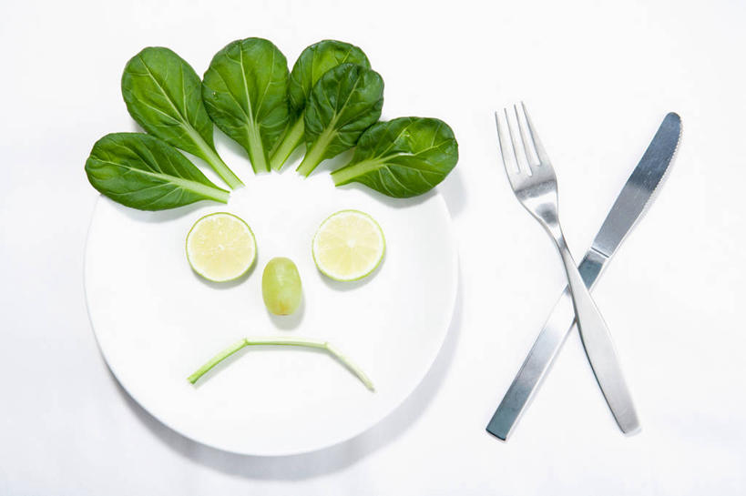 无人,横图,俯视,室内,特写,白天,白色背景,餐桌,桌子,柠檬,葡萄,蔬菜,餐具,水果,阴影,新鲜,反射,叉子,刀叉,刀子,碟子,盘,影子,生食,食品,果实,蔬果,食物,排列,两个,一个,绿色,白色,盘子,碟,摄影,有机食品,绿色食品,影棚,单个,餐台,餐刀,餐叉,摆列,进餐用具,益母果,山葫芦,蒲桃,柠檬片,柠果,草龙珠,彩图,高角度拍摄,影棚拍摄,拍摄,布列,分列