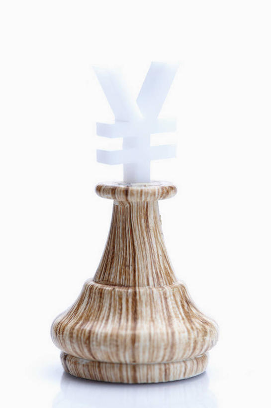 无人,竖图,室内,特写,白天,白色背景,正面,游戏,快乐,比赛,竞争,钱,人民币,静物,阴影,反射,标志,钱币,文字,影子,玩,娱乐,标识,一个,象棋,休闲,棋盘,国际象棋,益智,钞票,金融,纸币,摄影,影棚,经济,单个,活动,发泄,消遣,智力,流通,纸钞,贸易,宣泄,货币,现金,玩耍,嬉戏,彩图,影棚拍摄,拍摄,人民币符号