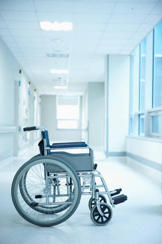 无人,医院,竖图,室内,白天,正面,天花板,照明,阴影,反射,影子,墙,灯光,顶灯,墙壁,墙面,灯,灯具,照亮,照明设备,医疗机构,彩图,病院,诊所