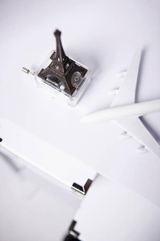 无人,竖图,俯视,室内,特写,白天,白色背景,飞机,静物,法国,巴黎,欧洲,艾菲尔铁塔,交通,埃菲尔铁塔,首都,航空,模型,交通工具,运输,摄影,影棚,客机,西欧,法兰西,载具,巴黎铁塔,法兰西共和国,战神广场,法兰西第五共和国,法兰西岛,法兰西岛大区,彩图,高角度拍摄,影棚拍摄,拍摄,巴黎省,巴黎市