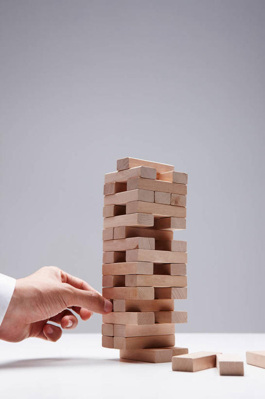 东方人,手,一个人,商务人士,商务男性,竖图,室内,特写,白天,正面,衬衫,游戏,智慧,玩具,亚洲,仅一个男性,仅一个人,握,灰色背景,套装,拿,玩,拿着,黄种人,娱乐,仅一个年轻男性,休闲,手部,积木,益智,握着,摄影,影棚,活动,单手,思维,发泄,消遣,智力,商务装,想象,工薪阶层,抽积木,宣泄,男人,男性,年轻男性,亚洲人,白领,上班族,玩耍,嬉戏,半身,彩图,影棚拍摄,衬衣,拍摄