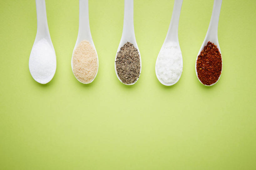 无人,横图,俯视,室内,特写,白天,早餐,五个,一排,许多,绿色背景,阴影,整齐,反射,滤器,影子,勺子,谷物,食品,美食,饮食,排列,保健,摄影,影棚,麦片,队列,燕麦片,漏勺,彩图,高角度拍摄,影棚拍摄,拍摄