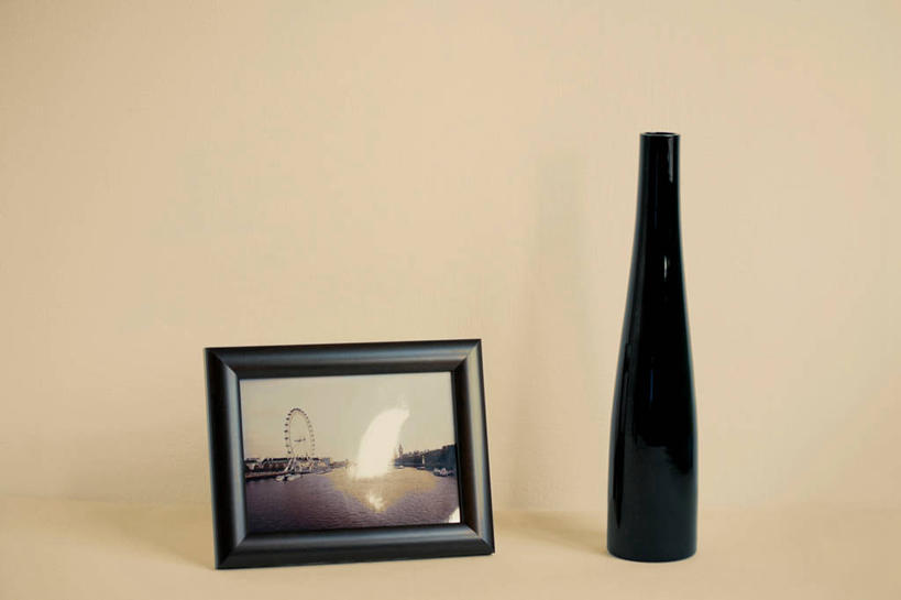 无人,横图,照片,室内,特写,白天,正面,静物,花瓶,阴影,反射,影子,陶瓷,陶瓷制品,一个,黑色,瓶子,摄影,影棚,单个,相片,彩图,影棚拍摄,拍摄,照相