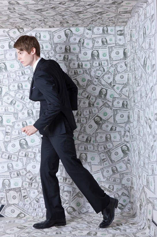 西方人,一个人,商务人士,商务男性,走,竖图,室内,白天,侧面,鞋,衬衫,钱,美元,鞋子,欧洲,欧洲人,仅一个男性,仅一个人,阴影,套装,反射,钱币,影子,皮革,美金,注视,仅一个年轻男性,观察,看,钞票,金融,纸币,经济,观看,察看,关注,美圆,商务装,流通,纸钞,贸易,工薪阶层,货币,现金,男人,男性,年轻男性,白种人,白领,上班族,步行,走路,彩图,全身,衬衣,皮鞋