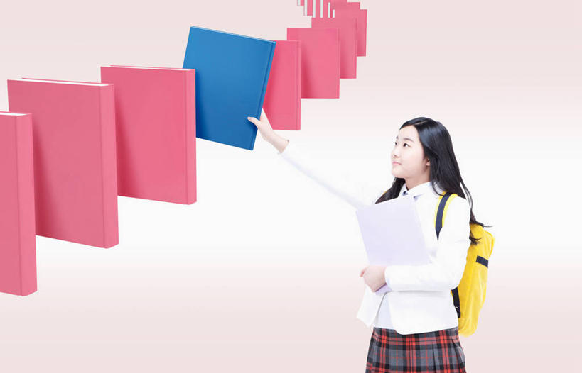 东方人,一个人,无人,学生,站,横图,室内,白天,正面,裙子,制服,数码,科技,书籍,亚洲,仅一个年轻女性,仅一个女性,仅一个人,许多,握,阴影,服装,网络,包,书包,很多,高光,几何,计算机图形,合成,注视,黄种人,粉色,蓝色,背包,书本,观察,看,站着,校服,握着,短裙,观看,半身裙,百褶裙,电脑合成图,数码合成图,察看,挑选,合成图,关注,选择,学生服,写实,具体,具象,采选,遴选,筛选,挑拣,挑撰,年轻女性,女人,女性,亚洲人,书,图书,站立,半身,彩图,双肩包