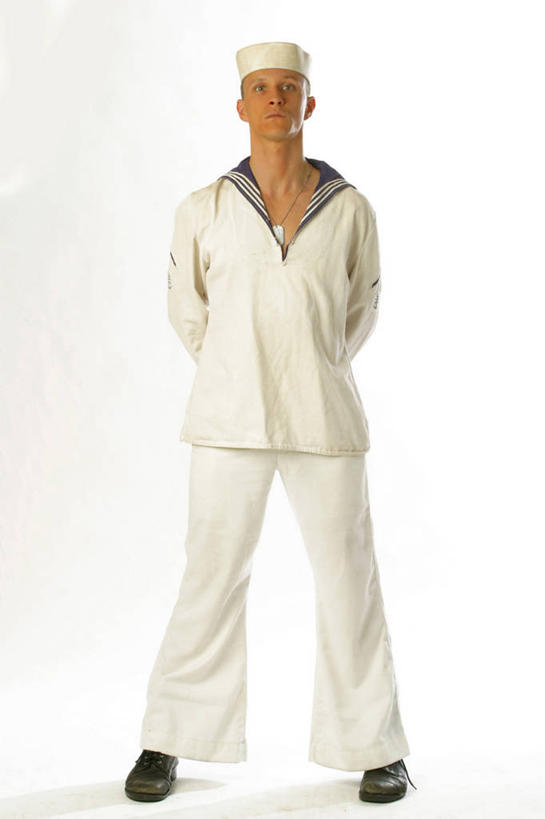 西方人,一个人,水手,站,竖图,室内,白天,白色背景,正面,制服,帽子,欧洲,欧洲人,仅一个男性,仅一个人,注视,仅一个年轻男性,衣服,观察,看,站着,摄影,军帽,影棚,观看,张开双腿,察看,军装,关注,军服,水手服,背手,展开双腿,男人,男性,年轻男性,白种人,船员,海员,水兵,站立,彩图,全身,影棚拍摄,拍摄,水兵帽,海员服,甲板服,伸展双腿