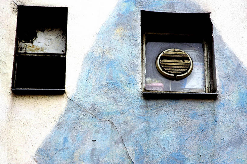 无人,家,横图,室外,特写,白天,正面,窗户,静物,电器,房屋,墙,屋子,楼房,玻璃窗,墙壁,墙面,住宅,空调,调节,舒适,家电,家用电器,调整,空气调节器,彩图,房子