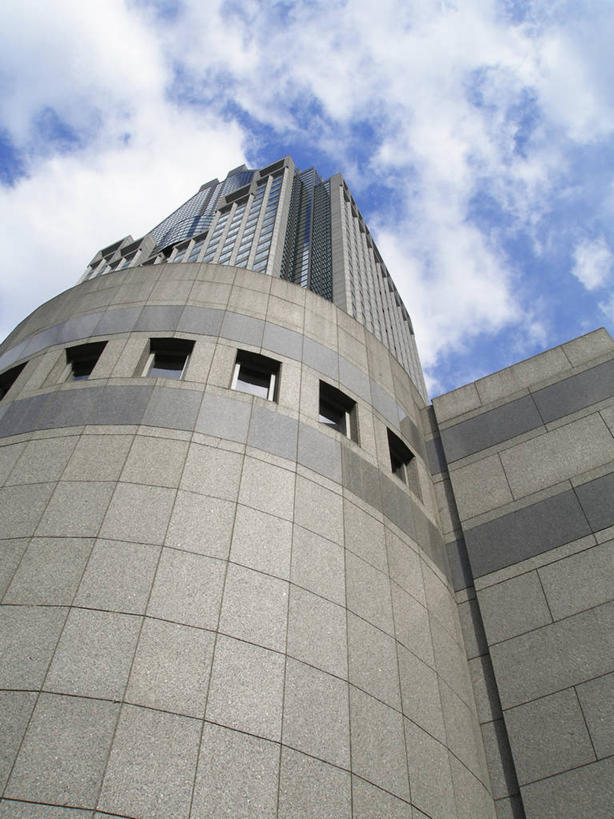 无人,高楼大厦,竖图,室外,白天,仰视,度假,美景,窗户,城市风光,城市,大厦,建筑,摩天大楼,加拿大,阴影,光线,影子,墙,景观,云,云朵,云彩,娱乐,建设,玻璃窗,墙壁,墙面,蓝色,白云,蓝天,天空,阳光,天,享受,休闲,景色,放松,晴朗,北美,北美洲,美洲,北亚美利加洲,亚美利加洲,魁北克省,蒙特利尔,蒙特利尔市,蒙特娄,圣人之城,晴空,彩图,低角度拍摄,大楼,高层建筑,高楼,摩天楼,古壁省,魁省