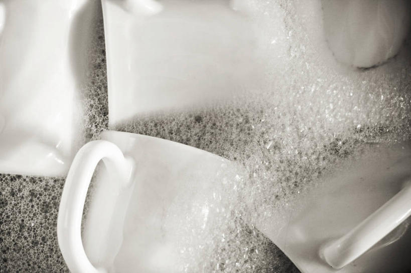 无人,横图,俯视,黑白,室内,特写,白天,安全,阴影,反射,泡沫,影子,陶瓷,陶瓷制品,容器,碗,清洁,储藏,洗洁精,储存,去污,洁净,洗涤剂,高角度拍摄,除菌,洁洁灵,清洗液,洗涤灵,贮存