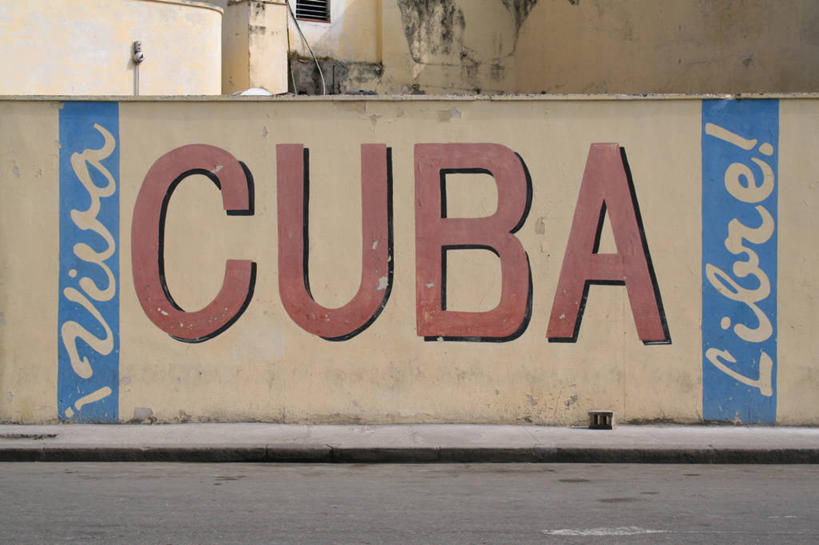 无人,横图,室外,白天,正面,度假,绘画,美景,城市风光,城市,道路,路,公路,智利,艺术,装饰,英文,标志,文字,字符,字母,墙,景观,交通,文化,娱乐,标识,壁画,墙壁,墙面,享受,休闲,景色,南美,放松,英文字母,华丽,修饰,点缀,南美洲,拉丁美洲,美洲,省会,亚美利加洲,衬托,美观,雅致,雅观,南亚美利加洲,智利共和国,马路,画画,彩图,湖大区,奇洛埃省,卡斯特罗市,奇洛埃群岛