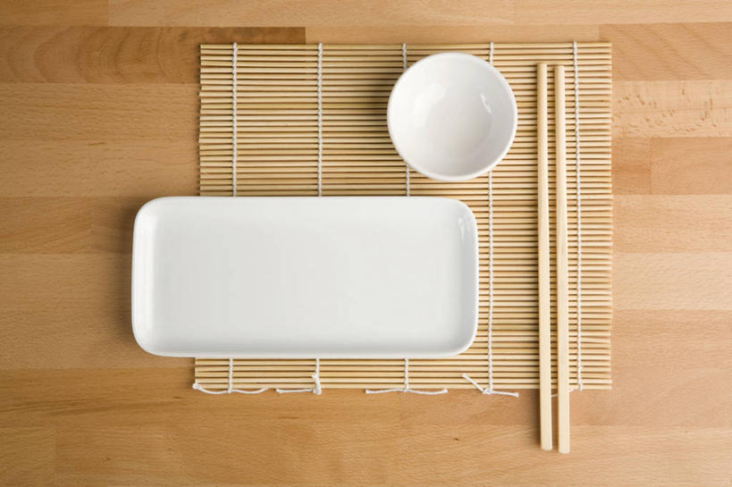 无人,横图,俯视,室内,特写,白天,筷子,桌面,桌子,静物,餐具,一双,阴影,竹制,反射,木制,碟子,盘,影子,木桌,文化,传统,盘子,木制品,碟,礼节,竹制品,礼仪,寿司帘,寿司席,寿司竹,寿司竹卷,寿司竹席,进餐用具,彩图,高角度拍摄,木桌子