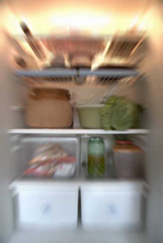 无人,竖图,室内,白天,正面,厨房,蔬菜,阴影,朦胧,模糊,新鲜,光线,电器,影子,塑料,冰箱,灯光,食品,冷冻,冷柜,盒子,食物,容器,塑料制品,冷藏柜,有机食品,绿色食品,冷藏,储藏,家电,家用电器,储存,保鲜,彩图,灶间,贮存