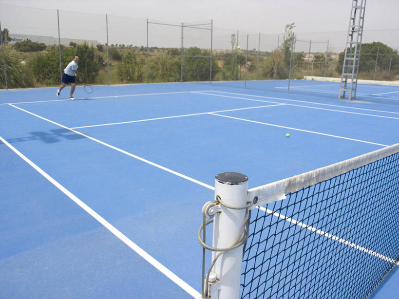 东方人,一个人,运动员,站,横图,室外,白天,正面,运动服,网球,草地,草坪,植物,亚洲,仅一个男性,仅一个人,服装,网球拍,球场,网球场,球网,球拍,网球装备,网球运动员,注视,黄种人,运动器械,场地,草,仅一个年轻男性,衣服,蓝色,绿色,天空,天,观察,看,站着,健身器械,服饰,观看,察看,衣着,穿着,关注,健身器材,衣饰,网球球网,网球运动,男人,男性,年轻男性,亚洲人,体育运动员,运动选手,站立,彩图,全身,网球场地,运动器材,运动装