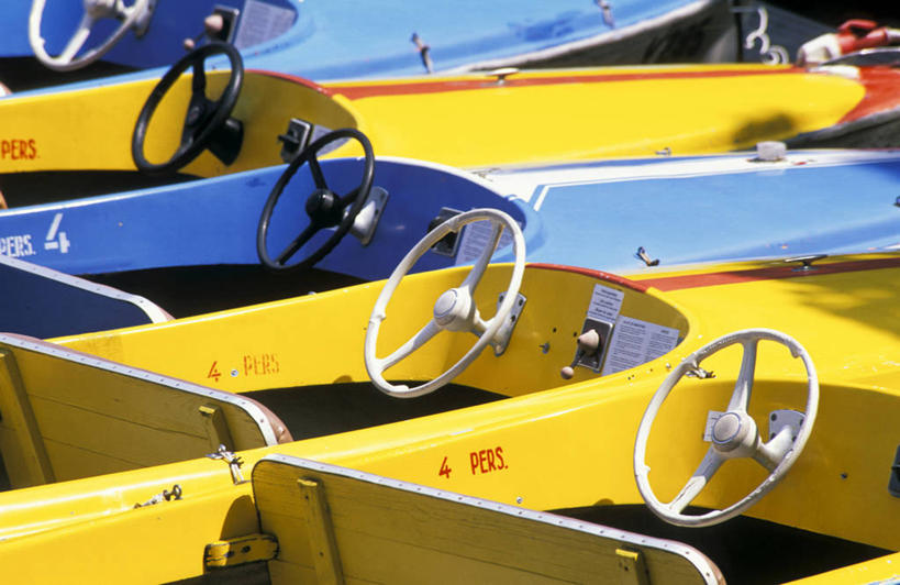 无人,横图,室外,白天,正面,美景,船,停靠,阴影,光线,影子,景观,游艇,阳光,自然,交通工具,景色,游乐设施,舟,停泊,自然风光,载具,五辆,彩图