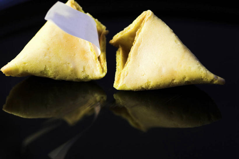 点心,无人,横图,俯视,室内,特写,白天,阴影,黑色背景,反射,影子,食品,甜点,甜品,祝福,食物,糕点,一个,甜食,打开,摄影,影棚,单个,吉祥,开启,祝愿,签语饼,幸运饼,吉利,祥瑞,彩图,高角度拍摄,影棚拍摄,拍摄