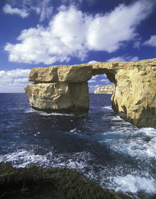 无人,竖图,室外,白天,正面,旅游,度假,海浪,海洋,石头,美景,欧洲,马耳他,阴影,光线,石子,影子,景观,浪花,云,云朵,云彩,娱乐,蓝色,白云,蓝天,天空,阳光,自然,海水,天,享受,休闲,景色,放松,晴朗,自然风光,海景,马耳他共和国,戈佐岛,大海,风浪,海,海水的波动,近岸浪,石块,岩石,涌浪,晴空,彩图