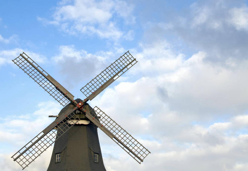 无人,横图,室外,白天,仰视,灌溉,风车,阴影,环保,光线,影子,云,云朵,云彩,蓝色,白云,蓝天,天空,阳光,天,能源,晴朗,回收,资源,浇灌,荷兰风车,利用,低碳,循环,磨坊,持续,晴空,彩图,低角度拍摄