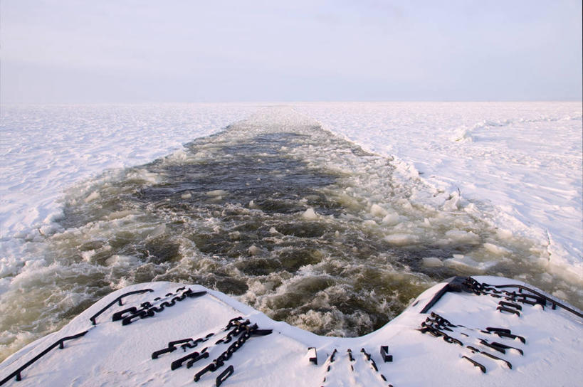 无人,横图,俯视,室外,白天,旅游,度假,北极,美景,雪,大雪,道路,路,船,纹路,纹理,冰,地平线,积雪,景观,乌云,雪景,云,阴天,云朵,冬季,冬天,小路,辽阔,地面,交通,云彩,娱乐,天空,自然,交通工具,破冰船,浮冰,天,享受,休闲,广阔,景色,放松,寒冷,乡间小路,一望无际,冰冷,昏暗,阴沉,自然风光,载具,延伸,肌理,天地相交,严寒,冰凉,酷寒,凛冽,凛凛,极冷,流冰,浮冰块,北极地区,北极区,北极圈,无边无际,一马平川,彩图,高角度拍摄