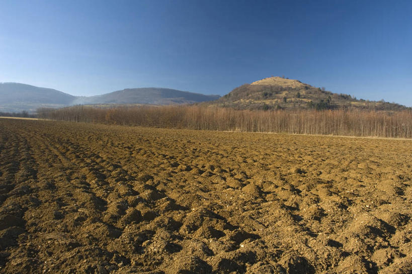 无人,横图,室外,白天,正面,旅游,度假,美景,山,山脉,植物,比利时,欧洲,阴影,枯萎,光线,影子,景观,山峰,枯草,山峦,娱乐,草,黄色,蓝色,蓝天,天空,阳光,自然,群山,天,享受,休闲,景色,放松,晴朗,西欧,自然风光,万里无云,比利时王国,林堡,晴空,晴空万里,彩图,列日省