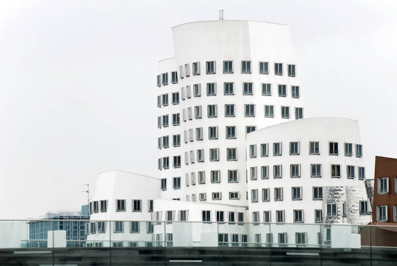 无人,高楼大厦,横图,室外,白天,正面,度假,美景,窗户,城市风光,城市,大厦,建筑,摩天大楼,德国,欧洲,一排,许多,阴影,整齐,并列,并排,光线,影子,景观,云,云朵,很多,云彩,娱乐,玻璃窗,排列,蓝色,白云,蓝天,天空,阳光,天,享受,休闲,景色,放松,晴朗,西欧,队列,平行,德意志联邦共和国,首府,北威州,杜塞尔多夫,北莱茵.威斯特法伦州,晴空,彩图,大楼,高层建筑,高楼,摩天楼,杜塞尔多夫行政区