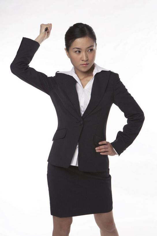 东方人,一个人,商务人士,商务女性,站,举,竖图,室内,白天,白色背景,正面,金属制品,亚洲,仅一个年轻女性,仅一个女性,仅一个人,握,套装,金属,工具,刀具,拿,拿着,注视,黄种人,手叉腰,刀,叉腰,观察,看,托,站着,握着,摄影,影棚,小刀,观看,察看,关注,商务装,工薪阶层,单手叉腰,年轻女性,女人,女性,亚洲人,白领,上班族,举起,举手,举着,向上举,向上伸,向上托,站立,半身,彩图,影棚拍摄,拍摄