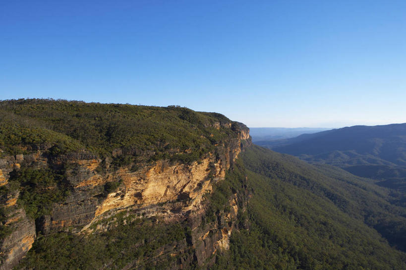 无人,横图,室外,白天,正面,仰视,旅游,度假,石头,美景,森林,山,山脉,树林,植物,澳大利亚,石子,景观,山顶,山峰,山峦,娱乐,树,树木,蓝色,绿色,蓝天,天空,自然,群山,天,享受,休闲,景色,放松,生长,晴朗,成长,自然风光,大洋洲,悉尼,澳洲,万里无云,南方大陆,首府,澳大利亚联邦,雪梨,新州,新南威尔士,新南威尔士州,颠峰,极峰,石块,晴空,晴空万里,彩图,低角度拍摄,蓝山,蓝山山脉