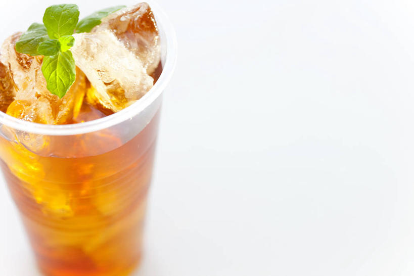 无人,横图,俯视,室内,特写,白天,白色背景,幸福,茶,杯子,叶子,冰,红茶,冰块,茶叶,薄荷,绿叶,银丹草,娱乐,冷冻,玻璃制品,一个,水杯,享受,休闲,温馨,嫩叶,放松,寒冷,乐趣,冰红茶,摄影,影棚,冷藏,单个,冰冷,提神,舒适,醒脑,保鲜,斑叶凤梨薄荷,夜息香,叶,叶片,玻璃杯,彩图,高角度拍摄,影棚拍摄,拍摄