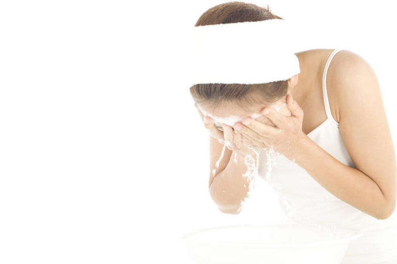 东方人,一个人,站,横图,室内,白天,白色背景,正面,化妆,美容,吊带,亚洲,仅一个年轻女性,仅一个女性,仅一个人,擦,抚摸,护肤,弯腰,服装,美白,束发带,吊带衫,黄种人,衣服,清洁,站着,保养,享受,休闲,放松,去角质,擦拭,保健,摄影,服饰,影棚,洁面乳,保湿,滋润,衣着,护肤品,洗面奶,穿着,去死皮,护肤用品,舒缓,养颜,去污,控油,紧肤,嫩肤,祛痘,去痘,祛角质,抗衰,再生,增白,补水,祛斑,抗皱,防皱,除皱,去皱,弯身,衣饰,揩擦,拭,年轻女性,女人,女性,亚洲人,站立,半身,彩图,影棚拍摄,拍摄,轻抚