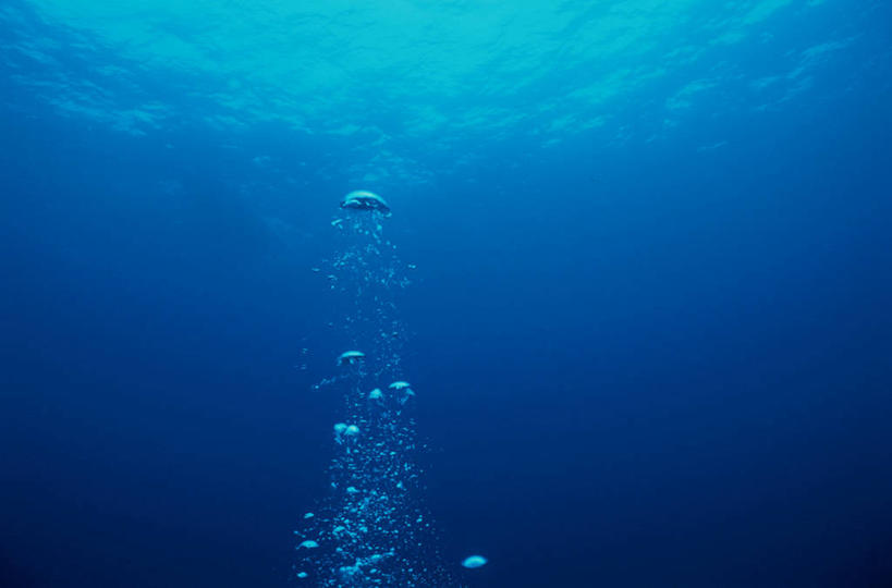 无人,横图,室外,特写,白天,正面,水,波纹,透明,液体,气泡,水滴,涟漪,漩涡,水泡,水珠,蓝色,水纹,泡泡,圆弧,理智,沉静,冷色,高深,冷淡,彩图