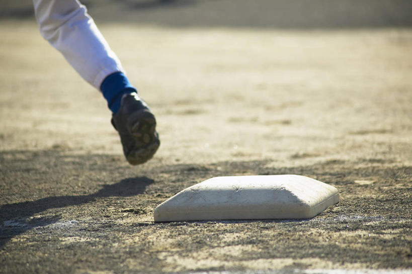 东方人,儿童,一个人,横图,室外,白天,正面,运动服,运动鞋,纯洁,鞋子,亚洲,仅一个男性,仅一个人,奔驰,阴影,服装,裤子,朦胧,模糊,光线,棒球场,影子,球场,黄种人,场地,运动裤,一个,小孩,衣服,阳光,奔跑,仅一个小孩,可爱,童年,童趣,服饰,单个,休闲鞋,衣着,穿着,器具,童真,烂漫,无邪,衣饰,本垒板,天真,男孩,男人,男性,亚洲人,孩子,半身,彩图,本垒,男生,运动装