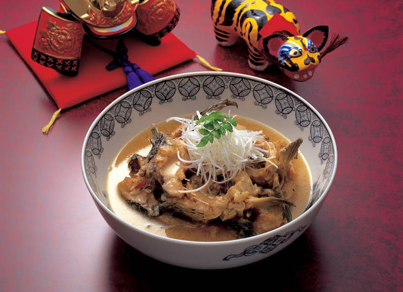 无人,横图,俯视,室内,特写,白天,烹饪,安全,靠垫,蔬菜,洋葱,雕塑,阴影,新鲜,艺术,装饰,反射,雕刻,雕像,盔甲,影子,陶瓷,肉,鱼肉,日本料理,料理,食品,防护,靠枕,陶瓷制品,菜肴,美食,肉类,食物,容器,工艺品,垫子,碗,枕头,日式料理,日式,摄影,佳肴,有机食品,绿色食品,影棚,纪念,储藏,保护,美术,储存,玉葱,主题,保险,防御,陈列,肉食,铠甲,功能,美学,防具,防卫,平安,洋葱丝,圆葱,洋葱头,球葱,葱头,彩图,高角度拍摄,影棚拍摄,拍摄,贮存,甲胄