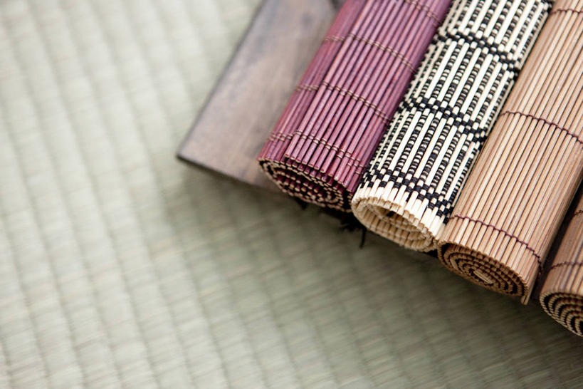 无人,横图,俯视,室内,特写,白天,静物,一排,许多,阴影,竹制,朦胧,模糊,整齐,反射,影子,塌塌米,榻榻米,很多,排列,竹制品,队列,寿司帘,寿司席,寿司竹,寿司竹卷,寿司竹席,叠席,彩图,高角度拍摄