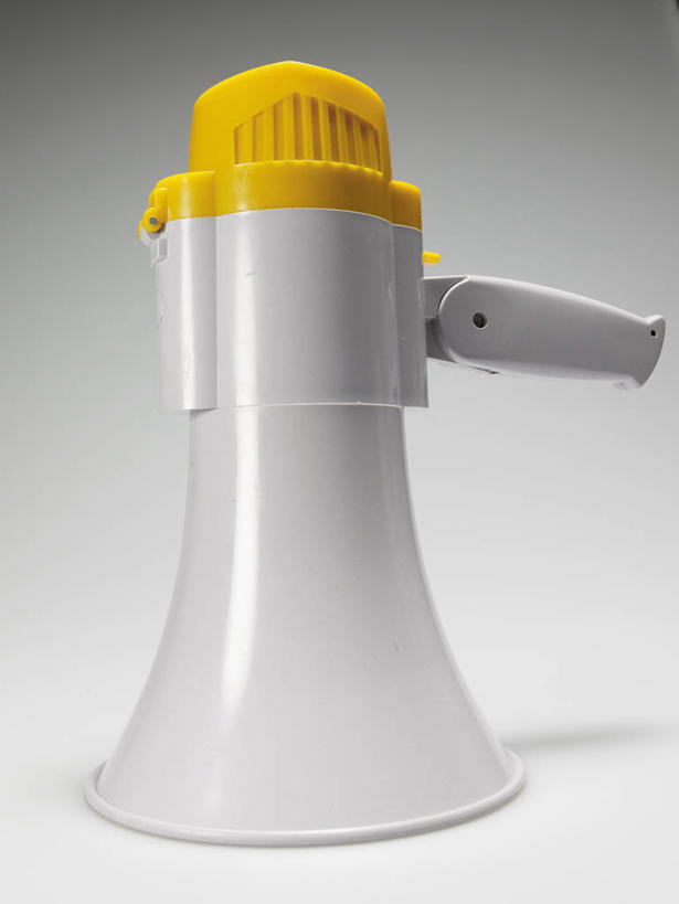 无人,竖图,室内,特写,白天,正面,静物,阴影,灰色背景,反射,影子,喇叭,一个,黄色,白色,话筒,摄影,影棚,单个,传声筒,彩图,影棚拍摄,拍摄