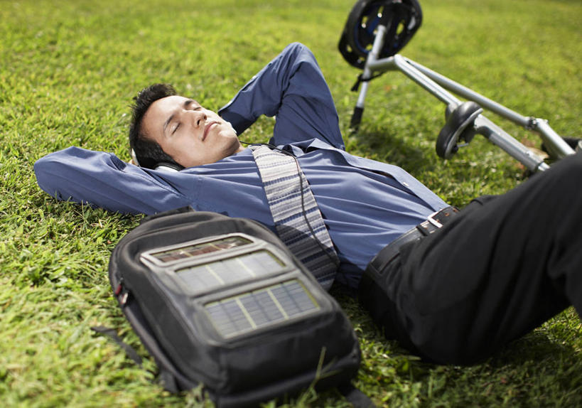 西方人,一个人,商务人士,商务男性,躺,闭眼,睡,横图,俯视,室外,白天,衬衫,草地,草坪,植物,自行车,帽子,欧洲,欧洲人,仅一个男性,仅一个人,一辆,抱头,阴影,套装,光线,包,书包,头盔,影子,领带,车,脚踏车,草,仅一个年轻男性,一个,绿色,阳光,安全帽,背包,交通工具,单个,双手抱头,象征,庄重,载具,商务装,身份,工薪阶层,正式,地位,一顶,捧首,捧头,卧着,男人,男性,年轻男性,白种人,白领,上班族,闭眼睛,闭着眼,闭着眼睛,困,困觉,寝息,睡觉,躺着,卧,半身,彩图,高角度拍摄,衬衣,骑行头盔,双肩包