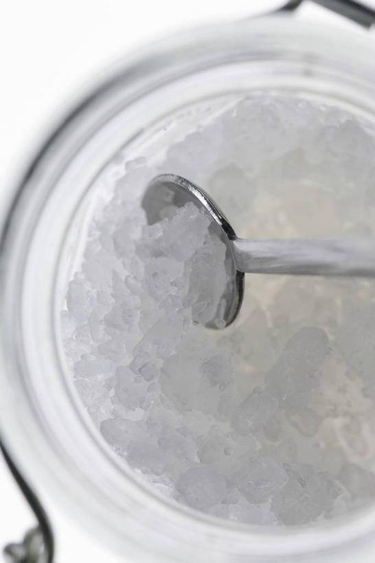 无人,竖图,俯视,室内,特写,白天,白色背景,玻璃,一堆,许多,阴影,堆叠,堆积,反射,影子,勺子,调料,糖,调味品,很多,调味料,玻璃制品,两个,玻璃瓶,瓶子,调羹,汤匙,摄影,影棚,堆,砂糖,冰糖,广口瓶,彩图,高角度拍摄,影棚拍摄,拍摄