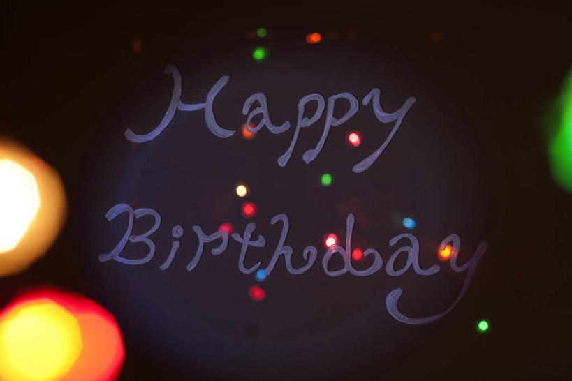 无人,横图,室内,特写,白天,正面,生日,阴影,黑色背景,朦胧,模糊,庆祝,光线,英文,标志,文字,影子,字符,字母,灯光,贺卡,祝福,文化,标识,卡片,摄影,影棚,英文字母,庆贺,祝贺,礼仪,出生,祝愿,诞生,彩图,影棚拍摄,拍摄