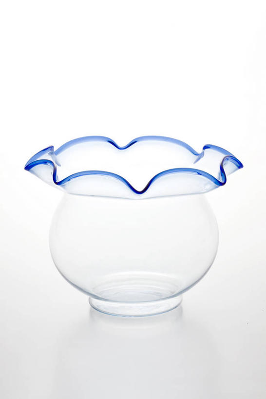 无人,竖图,室内,特写,白天,白色背景,正面,静物,玻璃,阴影,反射,影子,鱼缸,玻璃制品,一个,蓝色,白色,摄影,影棚,单个,彩图,影棚拍摄,拍摄