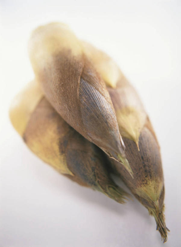 无人,竖图,俯视,室内,特写,白天,白色背景,蔬菜,阴影,新鲜,反射,影子,竹笋,食品,笋,食物,两个,摄影,有机食品,绿色食品,影棚,彩图,高角度拍摄,影棚拍摄,拍摄