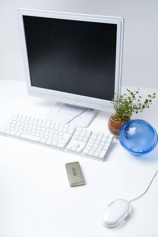 无人,办公室,打电话,竖图,俯视,室内,白天,白色背景,电脑,显示器,鼠标,键盘,仪器,海洋,植物,家具,桌子,地图,电话,手机,阴影,反射,网格,网络,地球仪,盆栽,线条,影子,世界地图,办公桌,地球,陆地,盆景,全球,输入设备,通讯设备,球,绿色,自然,经纬线,模型,球体,台式电脑,摄影,地理,国家,影棚,生长,成长,一台,大陆,世界,通信设备,纬线,版图,经线,输出设备,经纬仪,一部,地理学,办公家具,交流,沟通,通话,彩图,高角度拍摄,影棚拍摄,拍摄,大洋,大洲