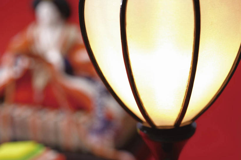 无人,横图,室内,特写,白天,正面,游戏,玩具,照明,阴影,红色背景,节日,朦胧,模糊,庆祝,日本文化,光线,人偶,影子,灯光,玩,文化,娱乐,灯,灯具,庆典,休闲,益智,摄影,影棚,活动,纪念,照亮,照明设备,发泄,消遣,智力,宣泄,女儿节,玩耍,嬉戏,彩图,影棚拍摄,拍摄,雏祭,上巳,雏人偶